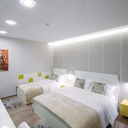 Bujtina Tomas 3*