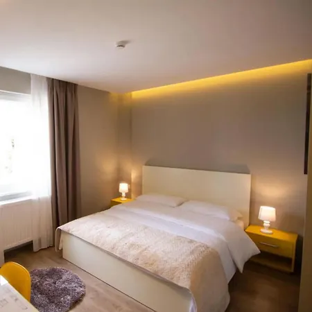 Hotell Bujtina Tomas 3*