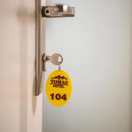 Bujtina Tomas Hotell 3*
